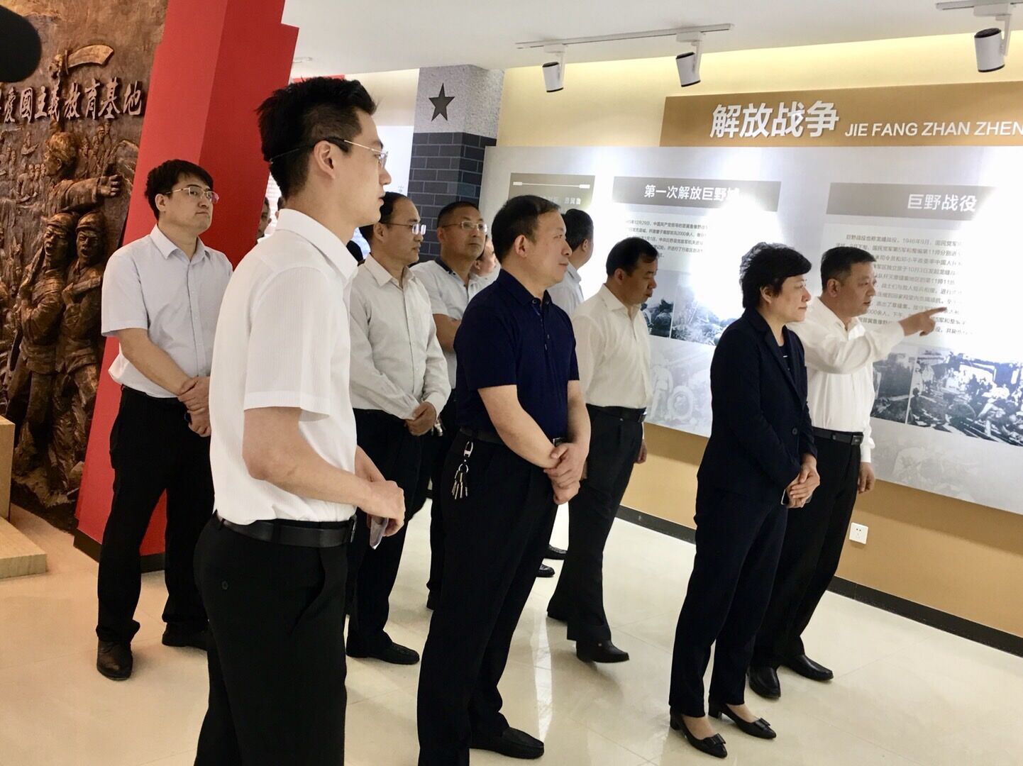 {meta_alt} {meta_alt}